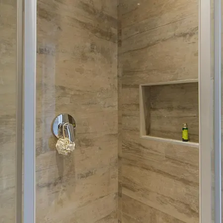 Business Apartment *